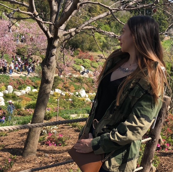 Meet your Posh Ambassador, Serina - Picture 3 of 6